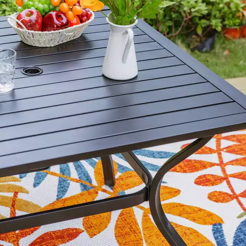 Set da pranzo da 5 pezzi con tavolo da 94 cm e 4 sedie girevoli con braccioli - Captiva Designs