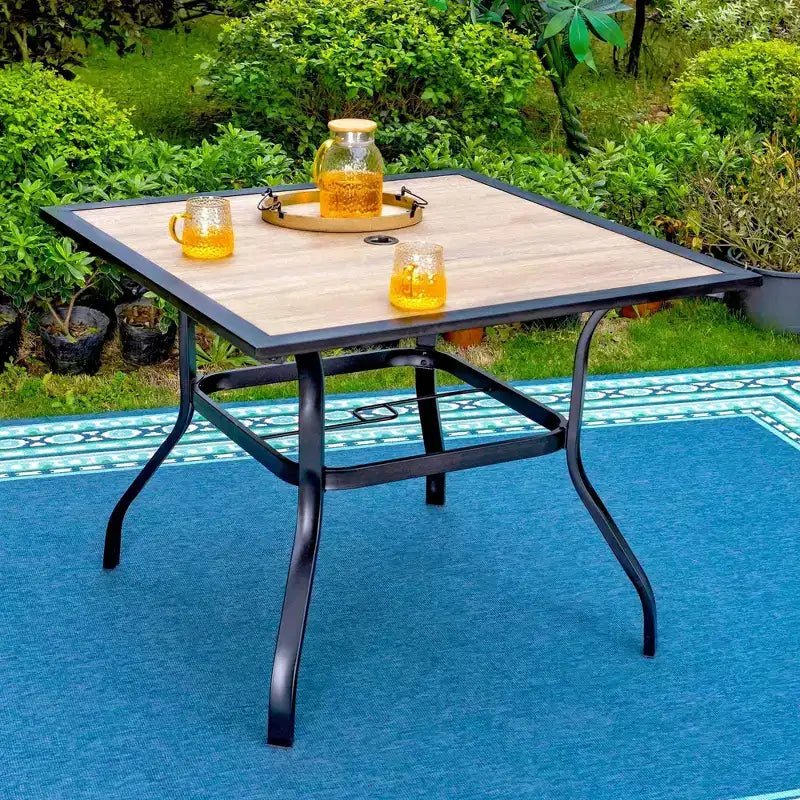 Tavolo e sedie in metallo con design a rombi 5 pz - Captiva Designs