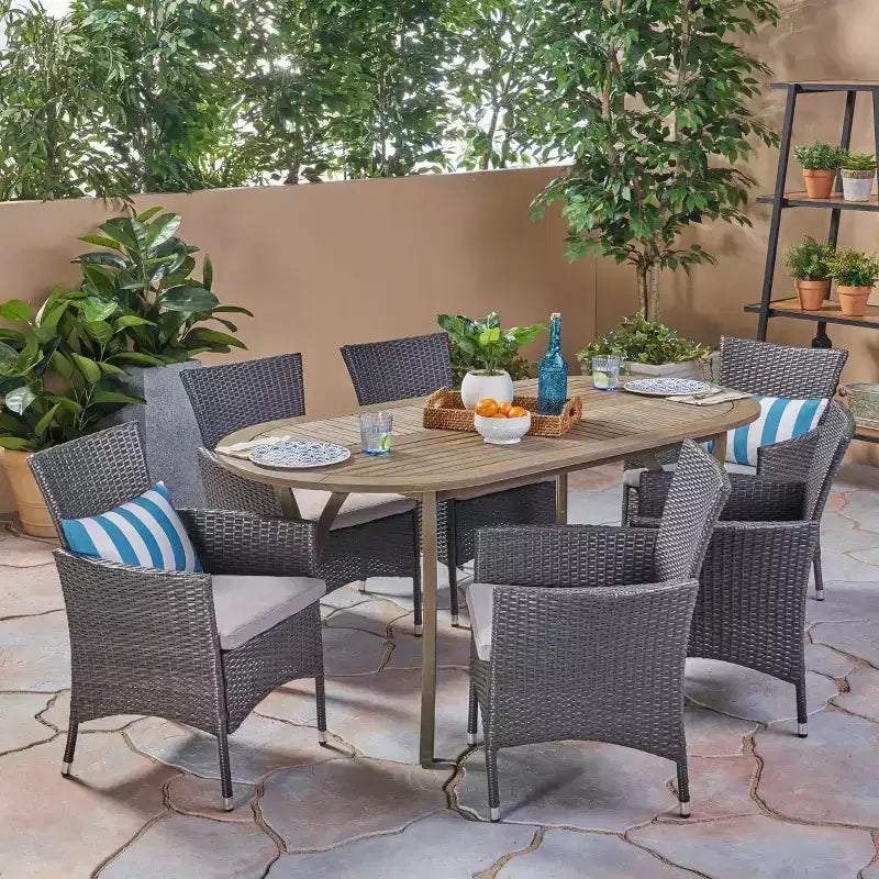Set da pranzo da esterno Wyatt a 7 pezzi in legno di acacia e vimini di polietilene - Grigio/Beige - Christopher Knight Home: Set di mobili da esterno con cuscini