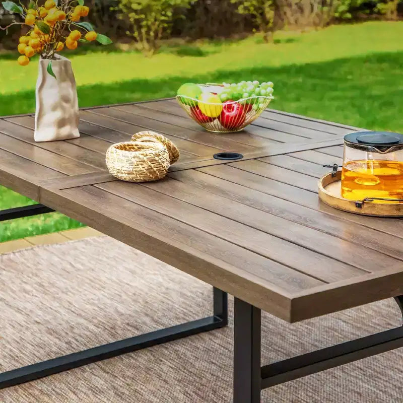 Set da pranzo da 7 pezzi per patio con tavolo rettangolare in finto legno con foro per ombrellone e sedie reclinabili pieghevoli - Captiva Designs