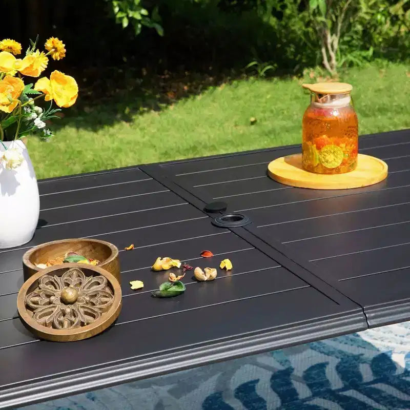 Set da pranzo da esterni 7 pezzi con tavolo rettangolare in acciaio con foro per ombrellone e sedie girevoli - Captiva Designs: Set da patio resistente alla ruggine per 6 persone