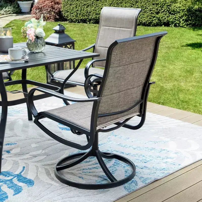 Set da Patio con Tavolo in Acciaio con Foro per Ombrellone da 1,57" e Sedie Girevoli a 360° in Sling - Captiva Designs
