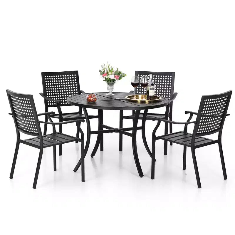 Set da pranzo da esterno da 5 pezzi con tavolo rotondo a doghe in metallo con foro per ombrellone - Captiva Designs: Sedie impilabili, resistenti alla ruggine