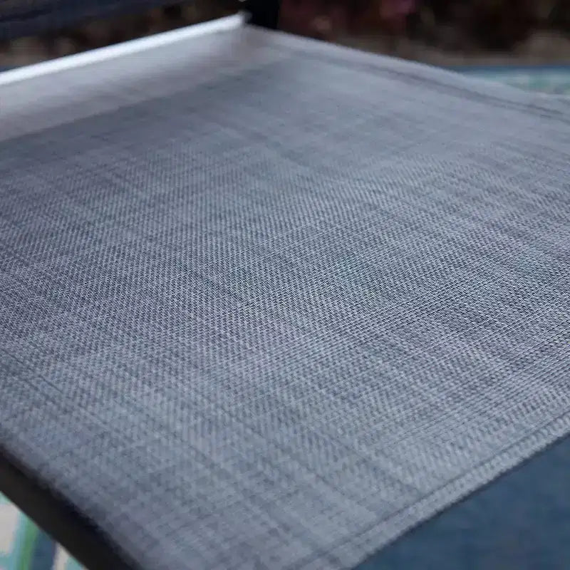 Set da patio da 5 pezzi con tavolo in acciaio con foro per ombrellone da 2" e sedie a fionda con telaio in alluminio - Captiva Designs