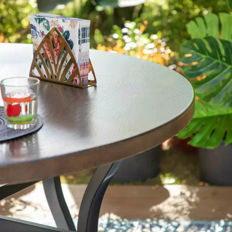Set da patio da 5 pezzi con tavolo in acciaio con foro per ombrellone da 2" e sedie a fionda con telaio in alluminio - Captiva Designs