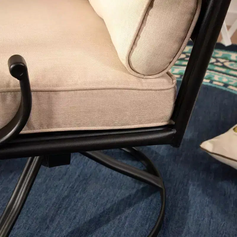 Set da pranzo da esterno da 5 pezzi con sedie girevoli con cuscini per seduta e schienale e tavolo quadrato in metallo con foro per ombrellone - Captiva Designs