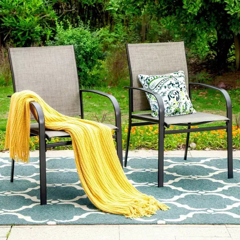 Set da pranzo da 5 pezzi per esterni con tavolo in acciaio con foro per ombrellone da 1,57" e sedie a braccioli imbottite - Captiva Designs