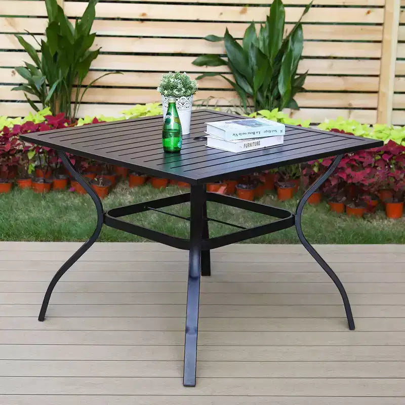 Set da pranzo da 5 pezzi per esterni con tavolo in acciaio con foro per ombrellone da 1,57" e sedie a braccioli imbottite - Captiva Designs