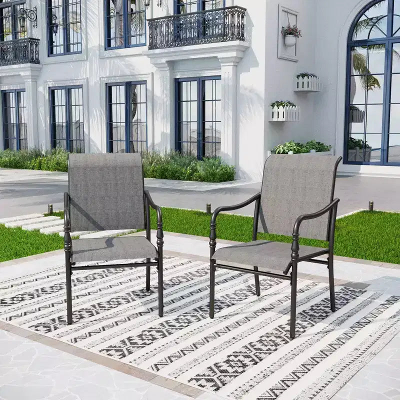 Captiva Designs Tavolo rettangolare spazioso da 9 pezzi con piano a doghe in metallo e foro per ombrellone e sedie fisse in acciaio con braccioli a zucca