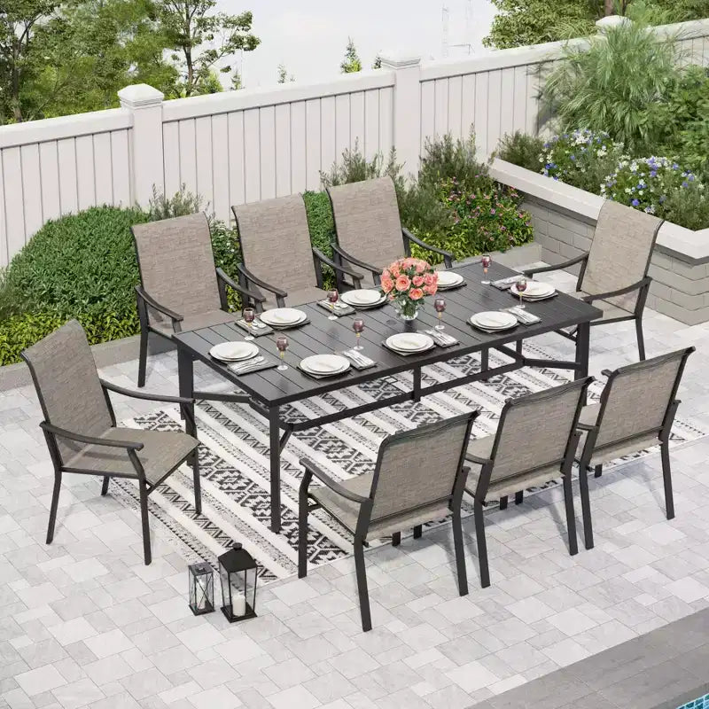 Set da pranzo da patio Captiva Designs da 9 pezzi con tavolo rettangolare in acciaio nero e sedie fisse in textilene marrone