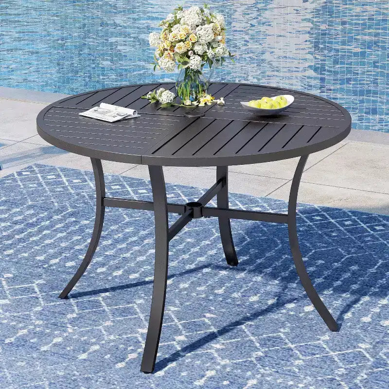 Captiva Designs Set da 7 Pezzi da Pranzo per Patio con Tavolo in Acciaio con Piano a Liste e Sedie in Rattan Beige con Cuscini