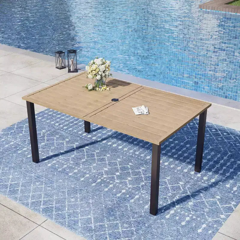 Captiva Designs Set da pranzo da 7 pezzi da esterno con tavolo rettangolare in acciaio, foro per ombrellone e sedie girevoli in Textilene