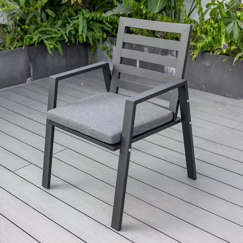 LeisureMod Chelsea Set da Pranzo da Giardino 5 Pezzi, Tavolo da Pranzo Rotondo in Alluminio da 48 pollici e 4 Sedie da Pranzo con Braccioli