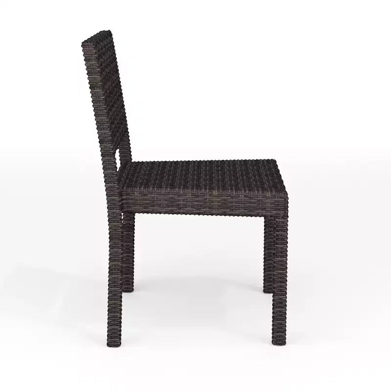 Set da pranzo Martha Stewart Bedford da 7 pezzi per interni ed esterni con 6 sedie impilabili e tavolo da patio da 62 pollici con piano in legno composito in vimini di rattan