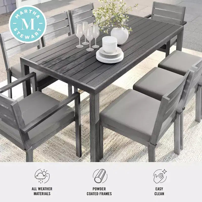 Set da patio Martha Stewart Bedford per interni-esterni con tavolo da 71 pollici e 8 sedie da pranzo con finitura in alluminio spazzolato effetto legno e cuscini per seduta resistenti alle intemperie