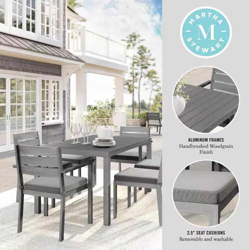Set da patio Martha Stewart Bedford per interni ed esterni con tavolo da 62 pollici e 6 sedie da pranzo con finitura in alluminio spazzolato effetto legno e cuscino di seduta per tutte le stagioni