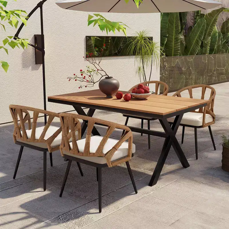 Set da esterno contemporaneo Whisen con sedie in rattan PE e tavolo in legno plastico, adatto per giardini e prati