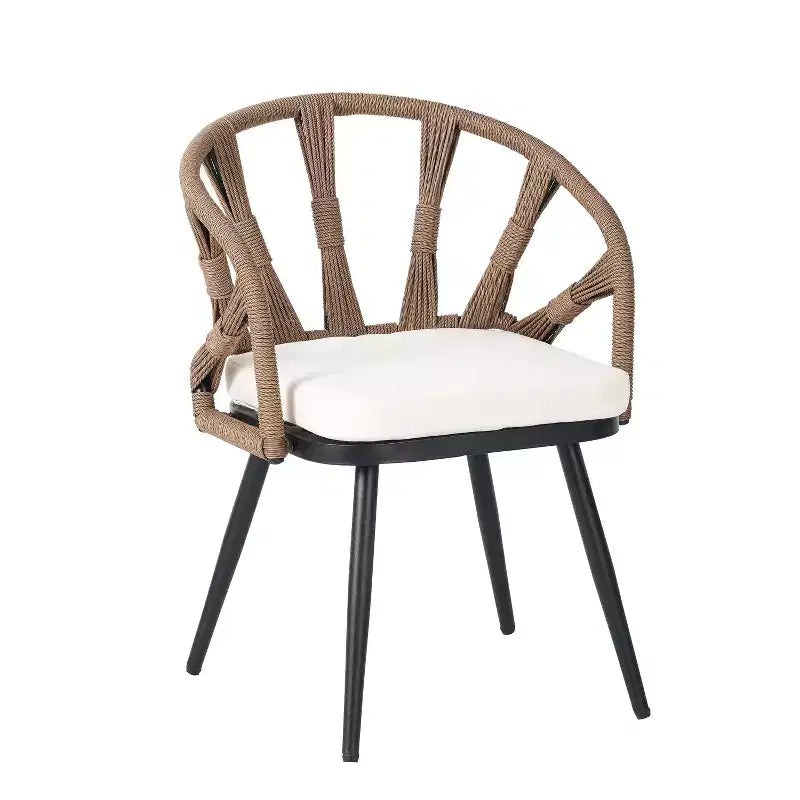 Set da esterno contemporaneo Whisen con sedie in rattan PE e tavolo in legno plastico, adatto per giardini e prati