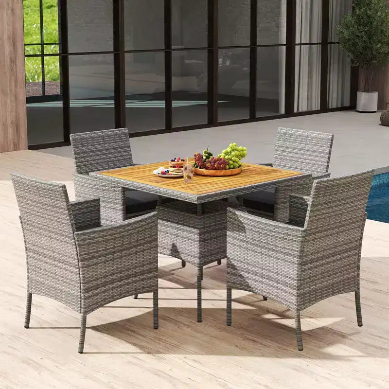 Set da pranzo da esterno Costway 5 pezzi in vimini PE con cuscini e foro per ombrellone da 5 cm