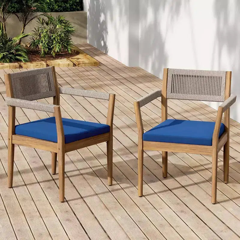 NAYSAYE Set da pranzo da patio Sedie da pranzo in legno di acacia intrecciato con cuscini e braccioli per giardino a bordo piscina, blu navy e beige, 23,25*21,5*32,25