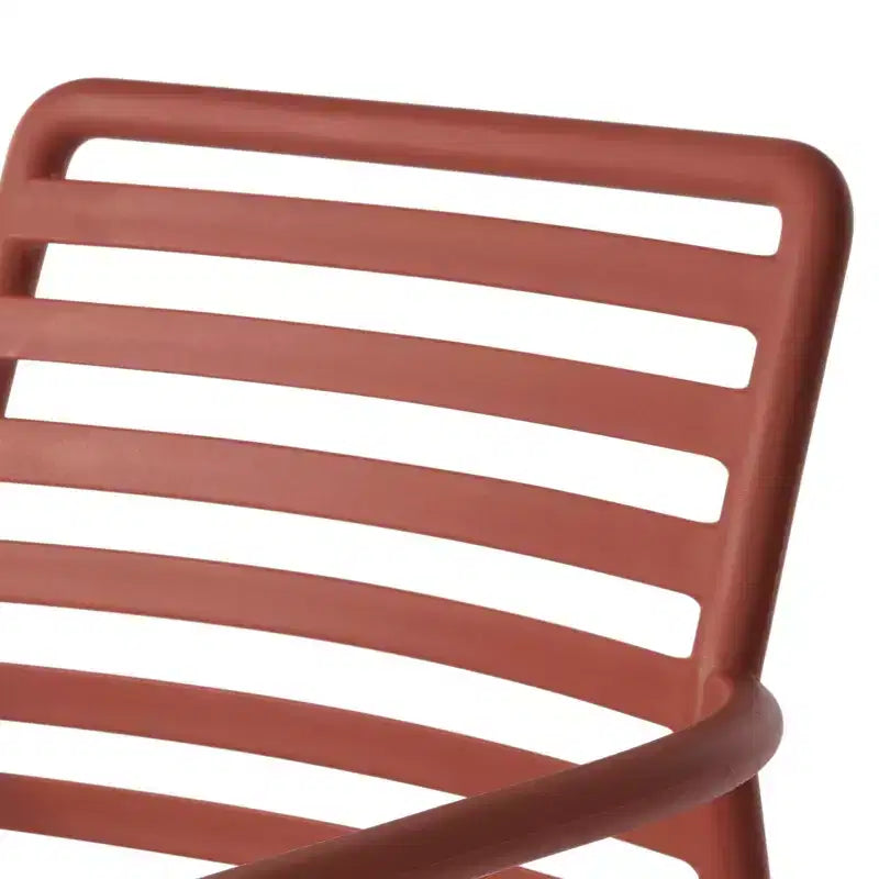 WestinTrends Playa Set Tavolo da Pranzo da 5 Pezzi per Interni ed Esterni in Metallo con Sedie da Giardino Impilabili in Plastica con Braccioli