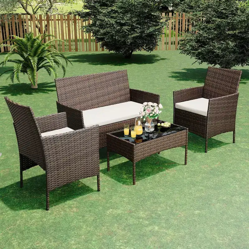 Set di mobili da patio da 4 pezzi, combinazione di sedia in rattan e vimini per terrazza esterna, divano in rattan Dialogue per tutte le stagioni con rivestimento e tavolo in vetro
