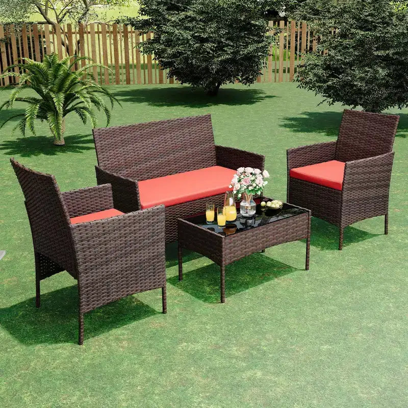 Set di mobili da patio da 4 pezzi, combinazione di sedia in rattan e vimini per terrazza esterna, divano in rattan Dialogue per tutte le stagioni con rivestimento e tavolo in vetro
