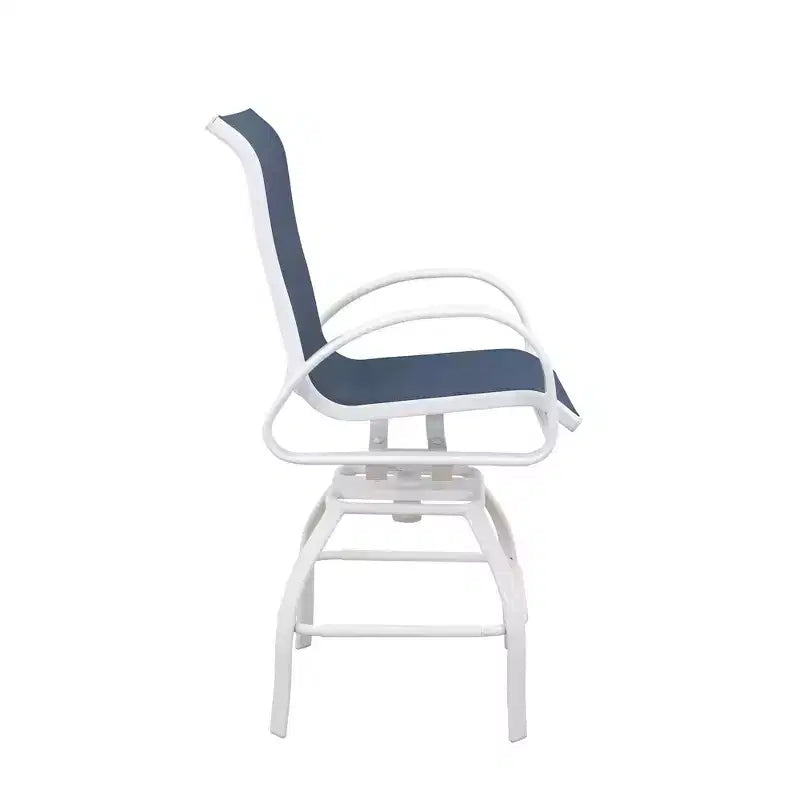 Set da pranzo Courtyard Casual Santa Fe 3 pezzi, altezza balcone, tavolo rotondo da 36 pollici, include un tavolo da balcone da 36 pollici e due sgabelli da balcone girevoli