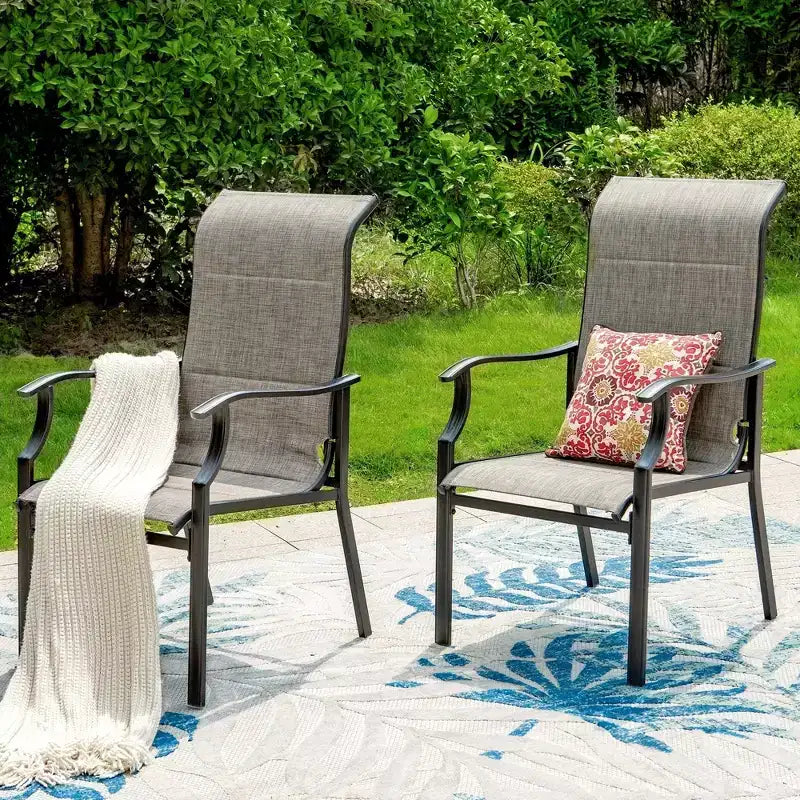 Captiva Designs Set da pranzo da 5 pezzi per esterni con tavolo rotondo in acciaio con piano a doghe nero e sedie a fionda con struttura in acciaio