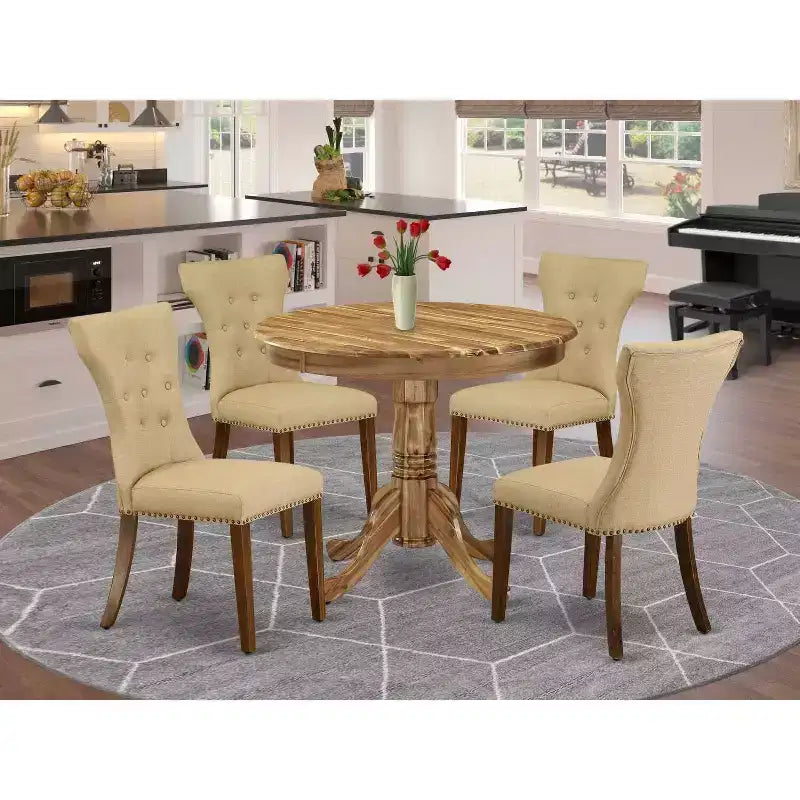 Tavolo da pranzo HomeStock con piano rotondo in legno massello e 4 sedie, finitura rovere naturale, 5 pezzi