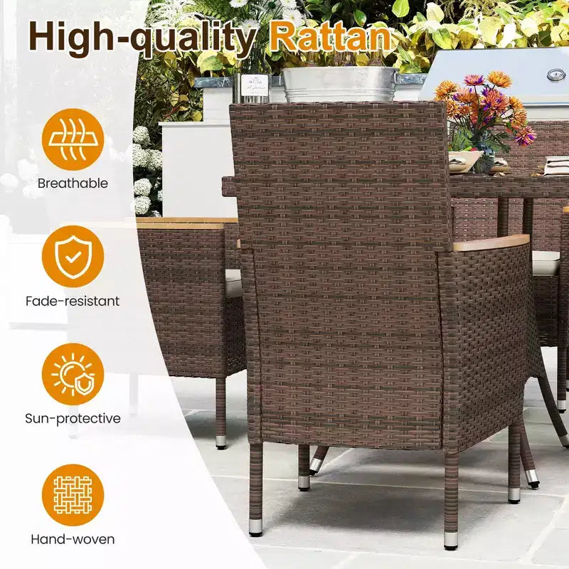 Set da pranzo da patio per 4, tavolo e sedie da esterno in rattan per tutte le stagioni con piano in legno di acacia