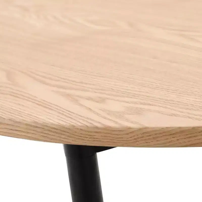 LeisureMod Tule Set da pranzo 7 pezzi con telaio in acciaio, 6 sedie da pranzo imbottite e tavolo da pranzo ovale da 71 pollici con piano in legno