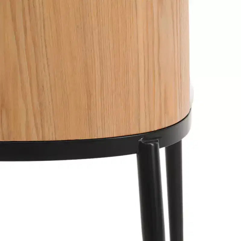 LeisureMod Tule Set da pranzo 7 pezzi con telaio in acciaio, 6 sedie da pranzo imbottite e tavolo da pranzo ovale da 71 pollici con piano in legno