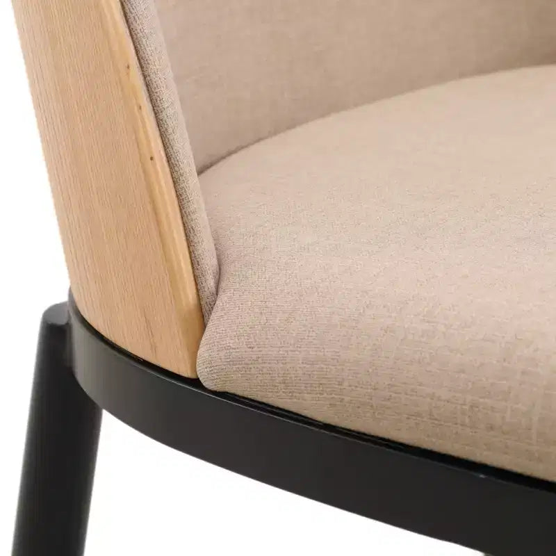 LeisureMod Tule Set da pranzo 7 pezzi con telaio in acciaio, 6 sedie da pranzo imbottite e tavolo da pranzo ovale da 71 pollici con piano in legno