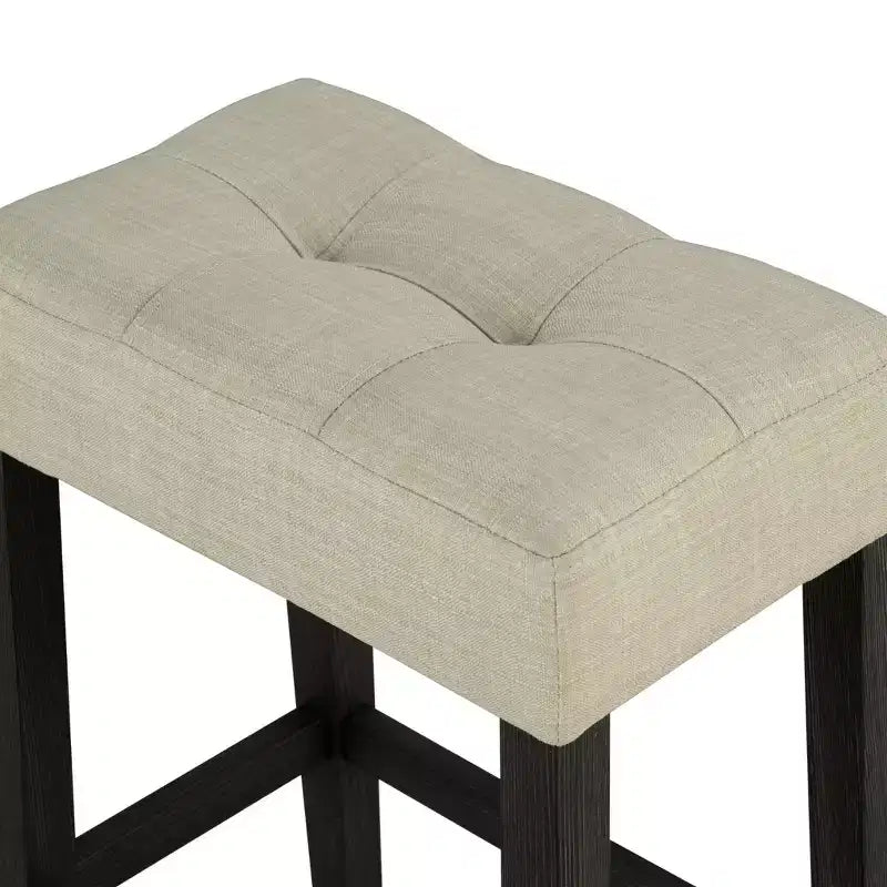 GDFStudio Hudson Set da Pranzo 3 Pezzi in Legno con Piano in Travertino, Stile Transizionale, e Sgabelli Imbottiti con Trapuntatura a Biscotto