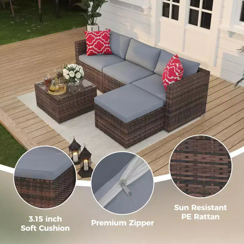 Set da 5 pezzi di mobili da giardino, Set da giardino per tutte le stagioni - Divano componibile in vimini PE con tavolo in vetro temperato, Mobili modulari da esterno per bordi piscina, Marrone