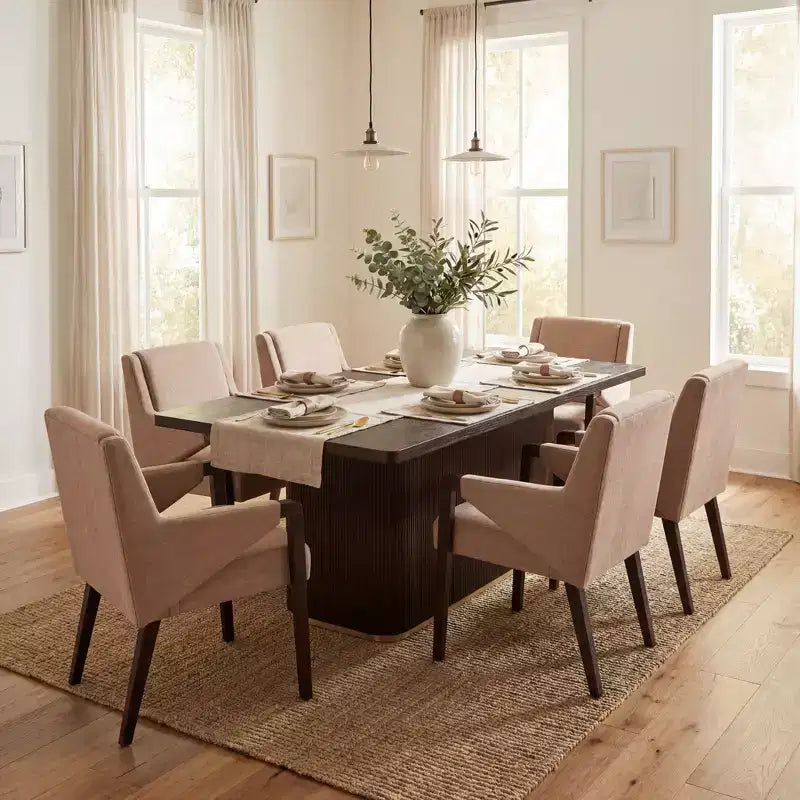 Christopher Knight Home Lindiwe, set da pranzo moderno da 7 pezzi in legno di Hevea con rivestimento in lino e tavolo rettangolare