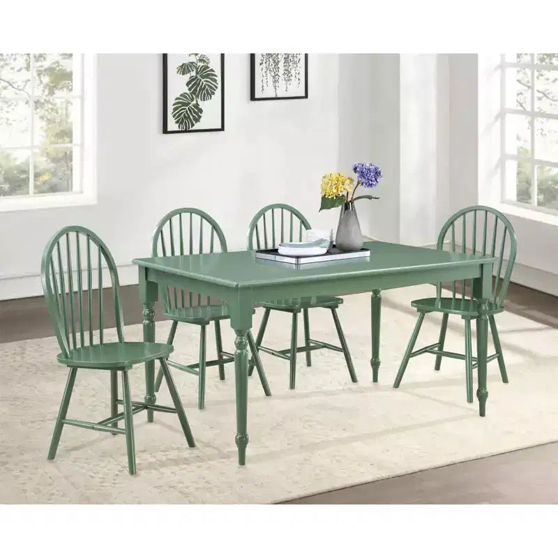 Set da pranzo Carolina da 5 pezzi verde equestre - Boraam: Tavolo rettangolare, 4 sedie in legno, stile rustico