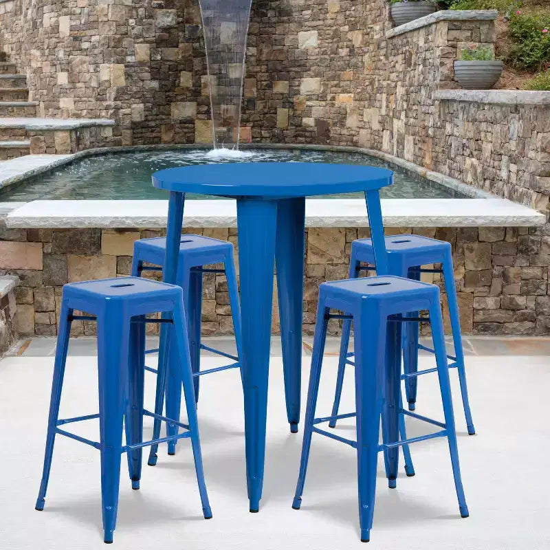 Set tavolo da bar rotondo da 30 per interni-esterni in metallo di grado commerciale Flash Furniture con 4 sgabelli senza schienale con sedile quadrato