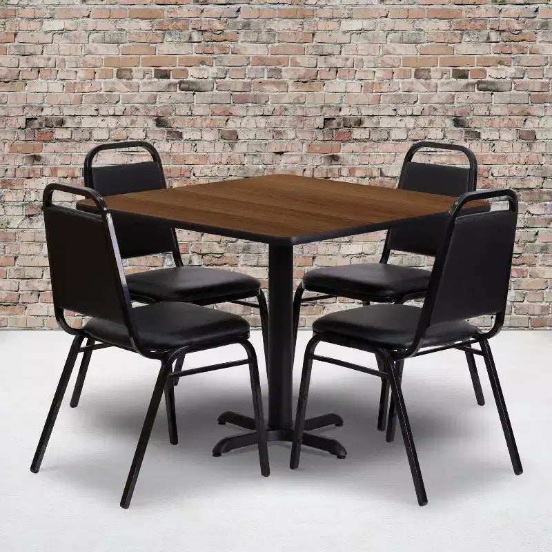 Set tavolo Emma and Oliver con base a X laminata quadrata da 36 con 4 sedie da banchetto