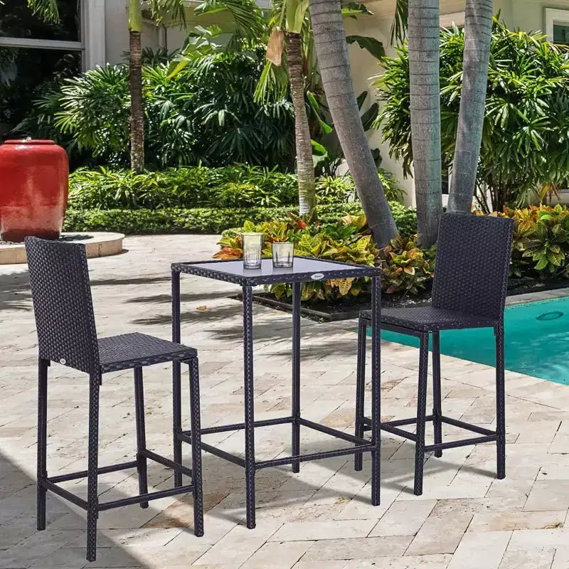Outsunny Set Bar 3 Pezzi in Rattan con Tavolo con Piano in Vetro, 2 Sgabelli da Bar per Esterni, Patio, Giardino, Piscina, Cortile