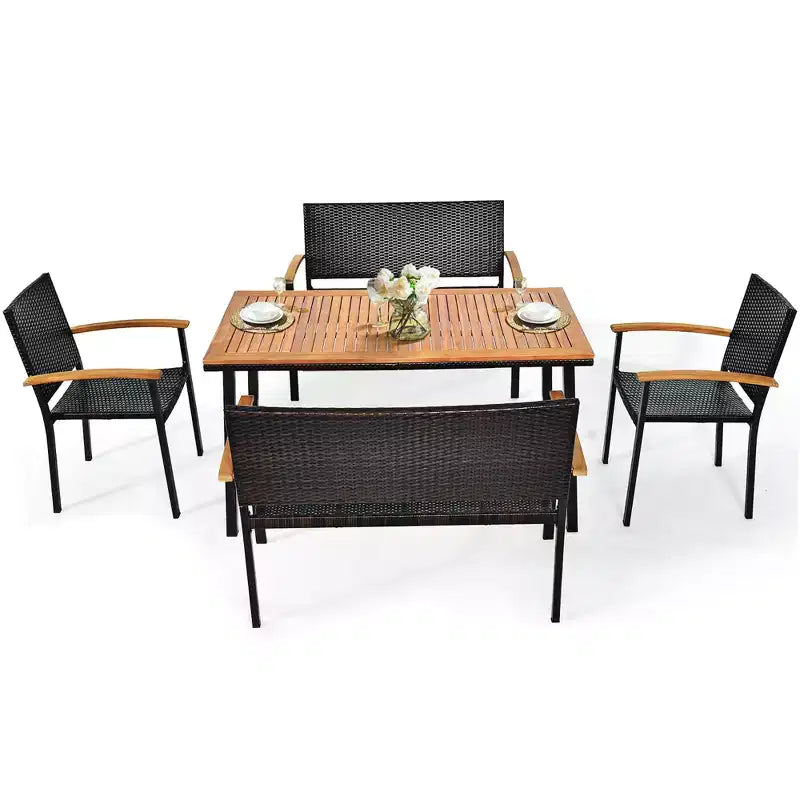 Costway Set da Pranzo per Esterni 5 pz in Rattan con Piano Tavolo in Legno di Acacia Sedie Impilabili e Panca