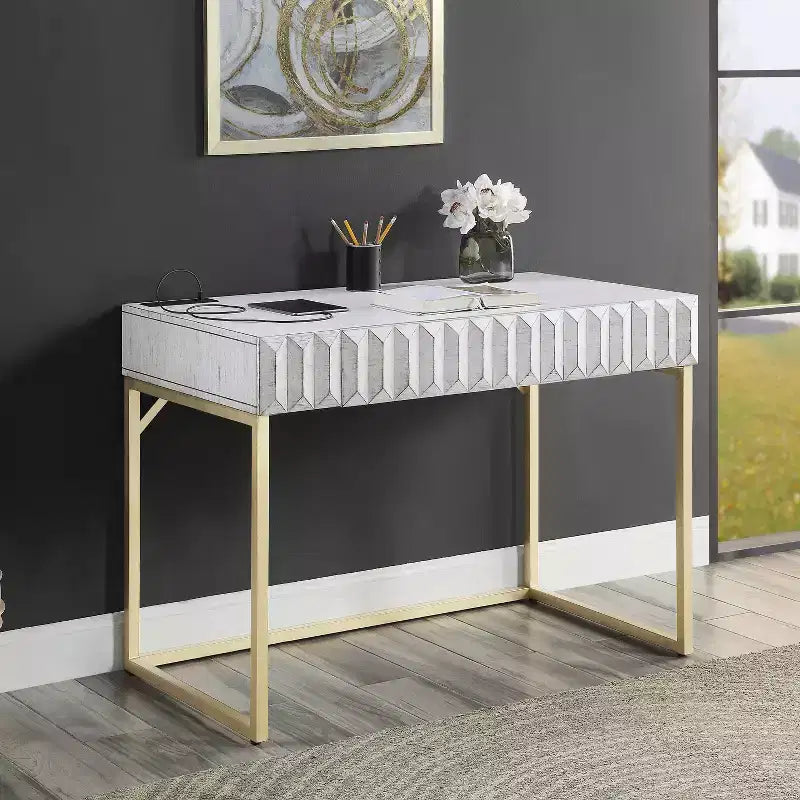 Scrivania con prese e porte USB -