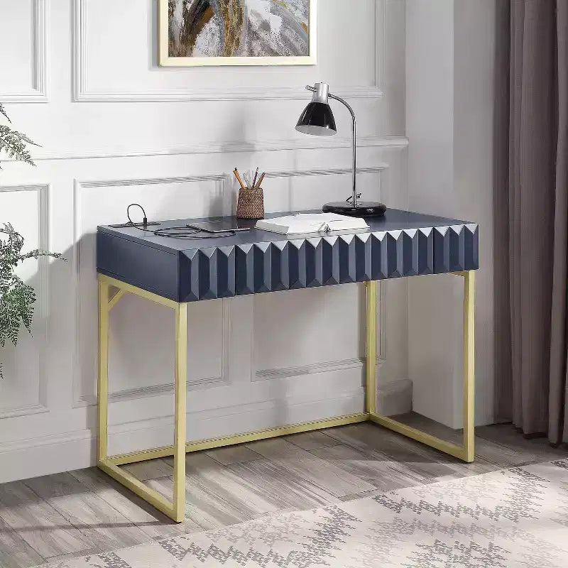 Scrivania con prese e porte USB -