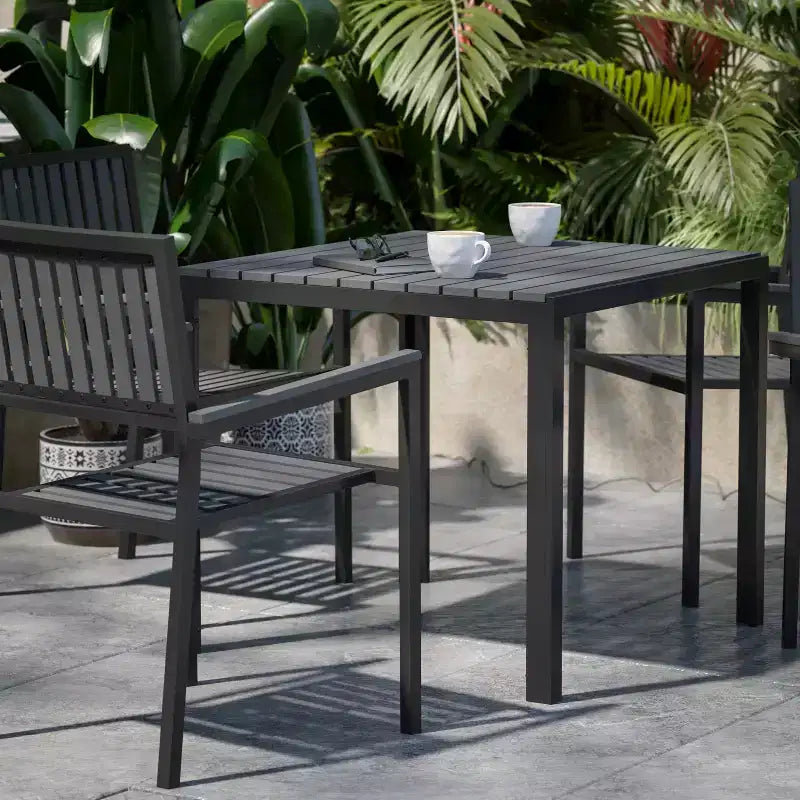 Flash Furniture Harris Set da 5 Pezzi Tavolo e Sedie Commerciali per Interni/Esterni con Schienali e Sedute a Doghe in Resina Nera