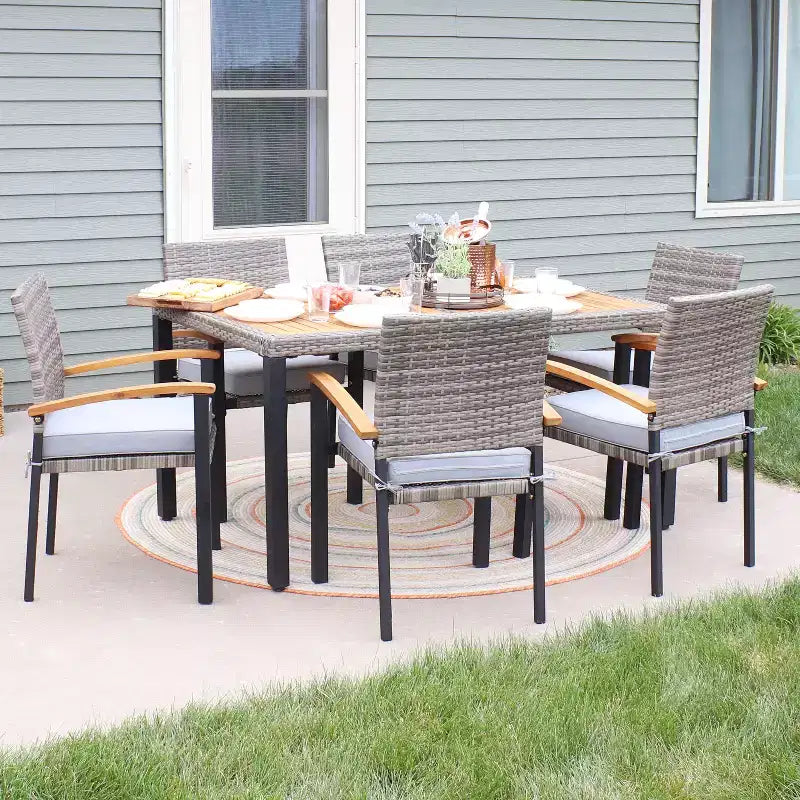 Set da pranzo da esterno Carlow a 7 pezzi Sunnydaze in rattan e legno di acacia con tavolo, sedie e cuscini per le sedie