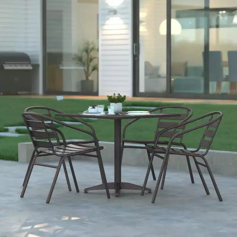 Set tavolo quadrato da 27,5'' per interni-esterni in alluminio Emma and Oliver con 4 sedie con schienale a doghe
