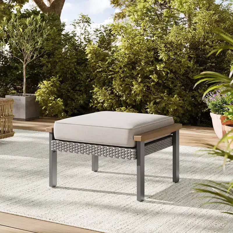 SONGMICS HOME Collezione Sencillo - Set di Mobili da Giardino a 5 Pezzi, 2 Sedie a Sdraio, 2 Poggiapiedi, 1 Tavolino da Caffè, Mobili per Esterni, Grigio e Beige