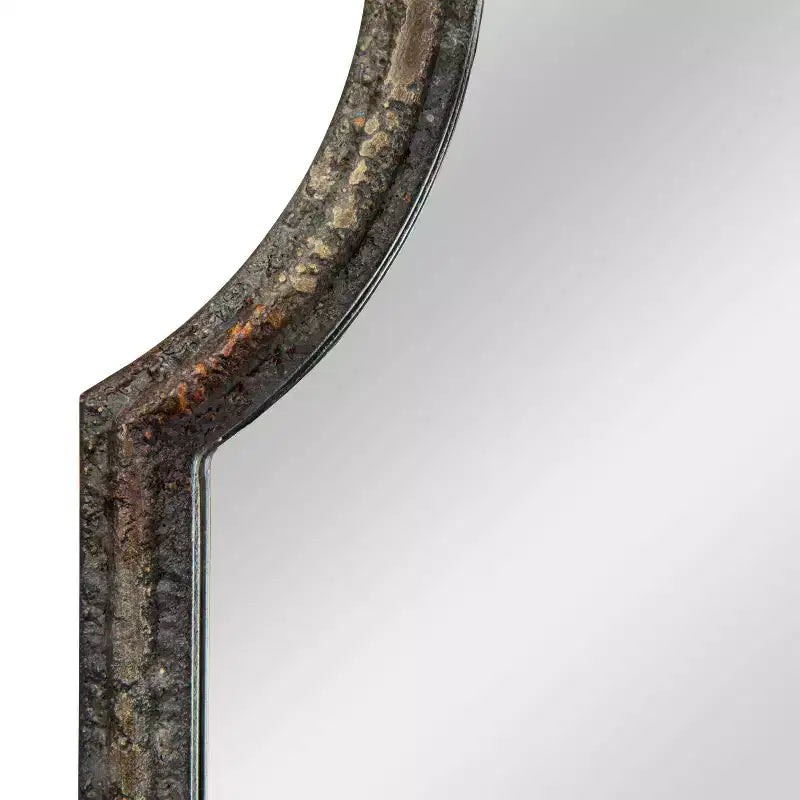 Specchio da parete con cornice in metallo ad arco