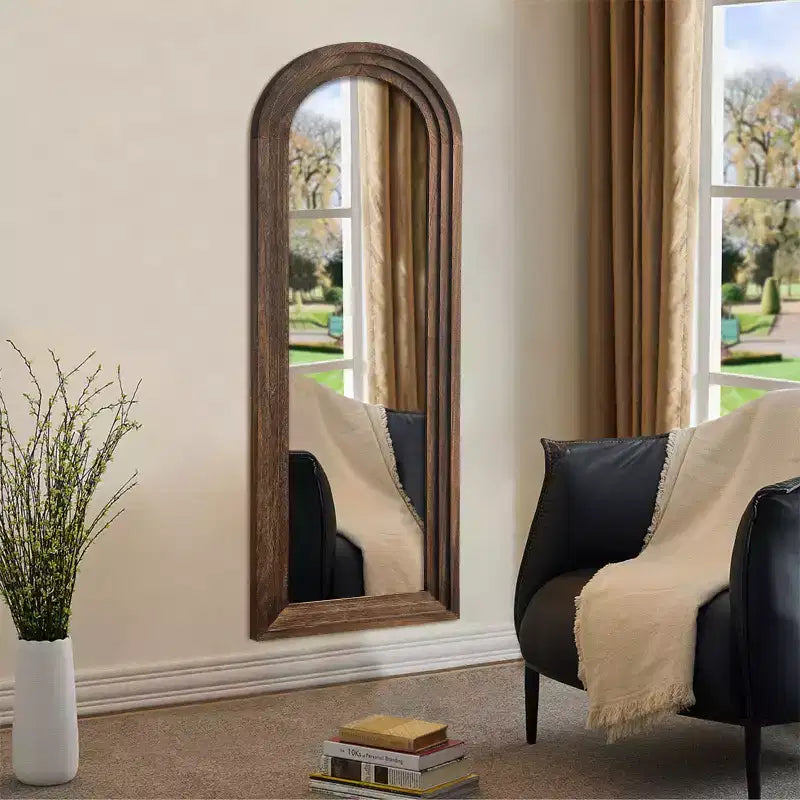 Specchio da parete a figura intera con cornice in legno ad arco, autoportante